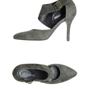 Gray pumps with buckle